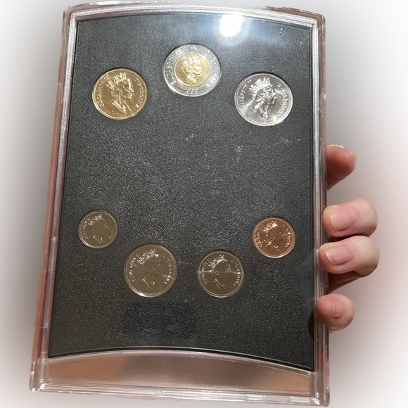 1999 OH! CANADA! Uncirculated Coin Set - Picture 2 of 2